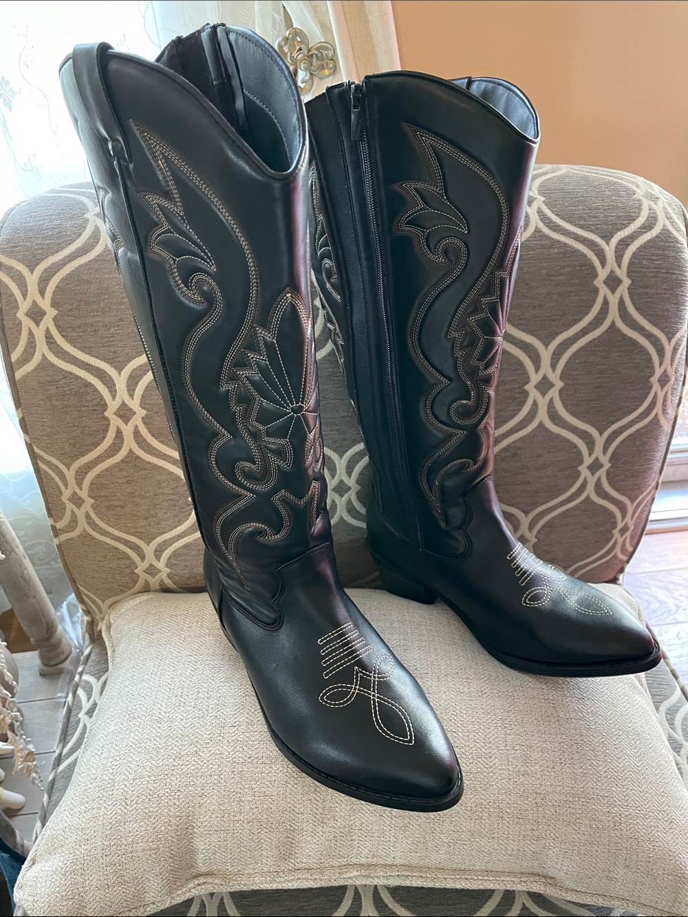 Torrid Western  Black Embroidered Women's Knee-High Boots 8.5 wide